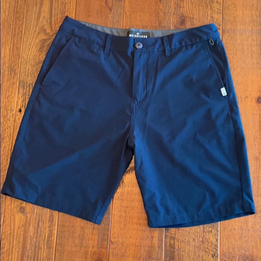 Quiksilver 20” amphibian navy blue shorts